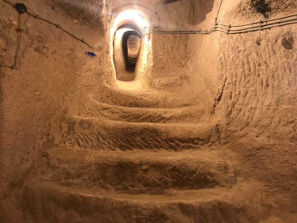 Underjordisk by cappadocia 1024x768 - Tatlarin - en underjordisk by i Cappadocia