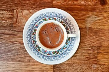 Tyrkisk kaffe opskrift, fakta om tyrkisk kaffe, hvordan smager tyrkisk kaffe, kaffe fra tyrkiet, tyrkiets kaffe historie, smag på tyrkiet