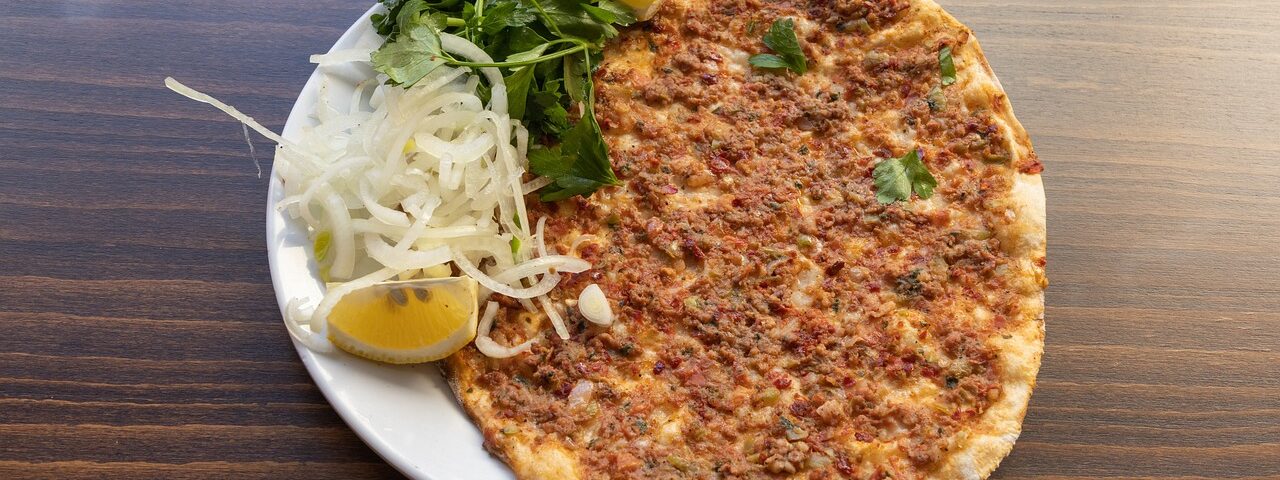 Lahmacun 1280x480 - Lahmacun - smag på Tyrkiet